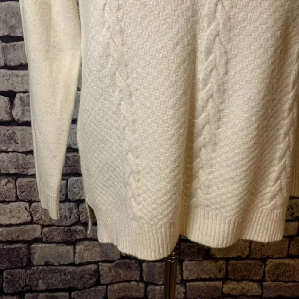 Cyrus Pullover Sweater Size Medium